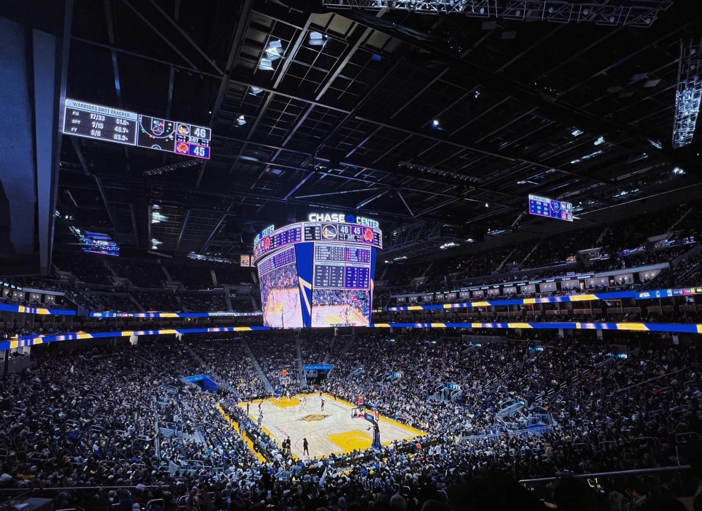 半岛体育 - 纳达尔迎来十赛季高光表现，勇士球迷沸腾！